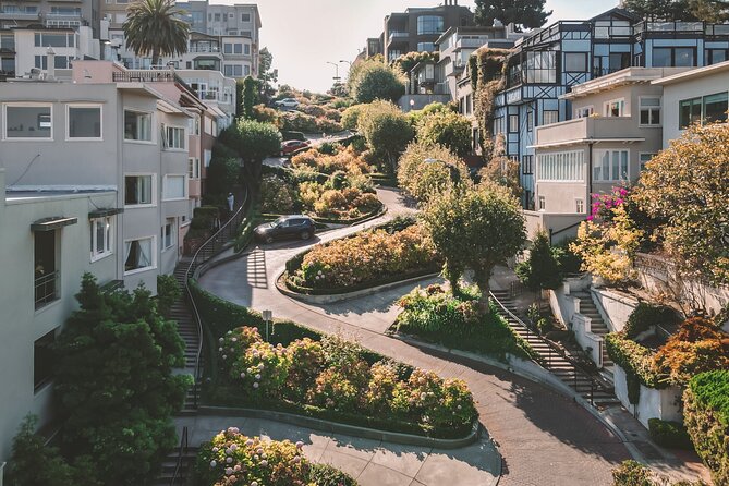 Alcatraz Experience + Lombard St Loop Best City Combo Tour - Coit Tower photo stop at Telegraph Hill: a short stop with big payoff