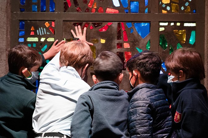 Expert-Led Guided Tour of Grace Cathedral in San Francisco - The interfaith AIDS chapel: a standout moment in the hour