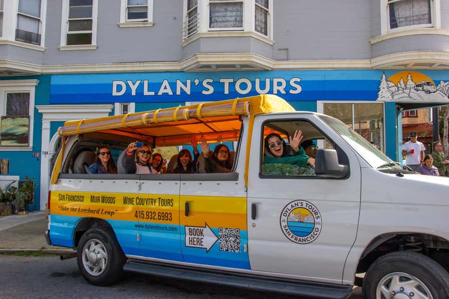 Lombard Leap: Lombard Street, Coit Tower and Chinatown Tour - Coit Tower photo stop: the best view for a tight schedule
