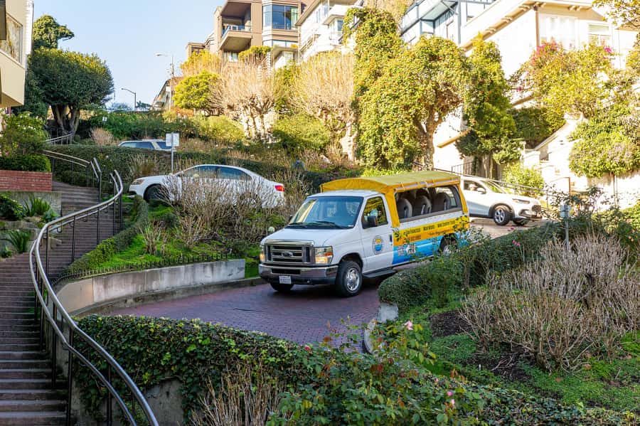 Lombard Leap: Lombard Street, Coit Tower and Chinatown Tour - Starting in Little Italy, then crossing into Chinatown