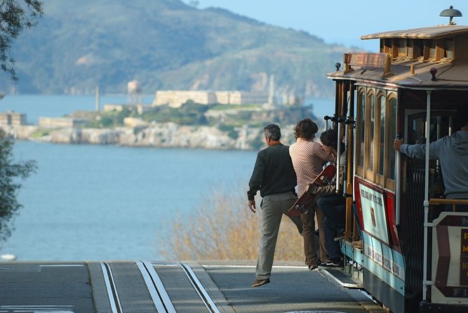 Mix & Save: San Francisco Grand City Tour + Escape from the Rock Cruise - Twin Peaks: The Highest Vantage, With the Most Weather Risk