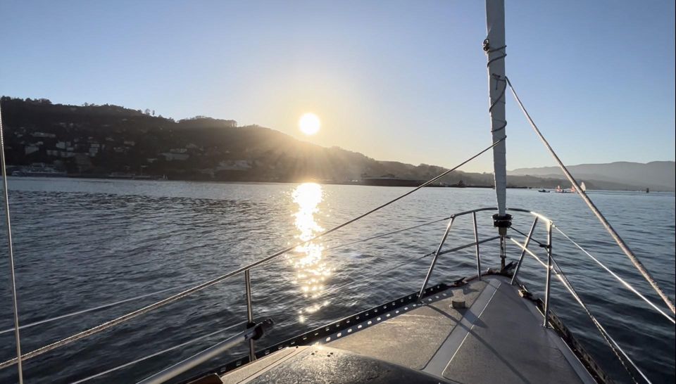 SAN FRANCISCO: (2hr) SUNSET Sailing Experience on SF Bay - Sailing beneath the Golden Gate Bridge at sunset: the main event