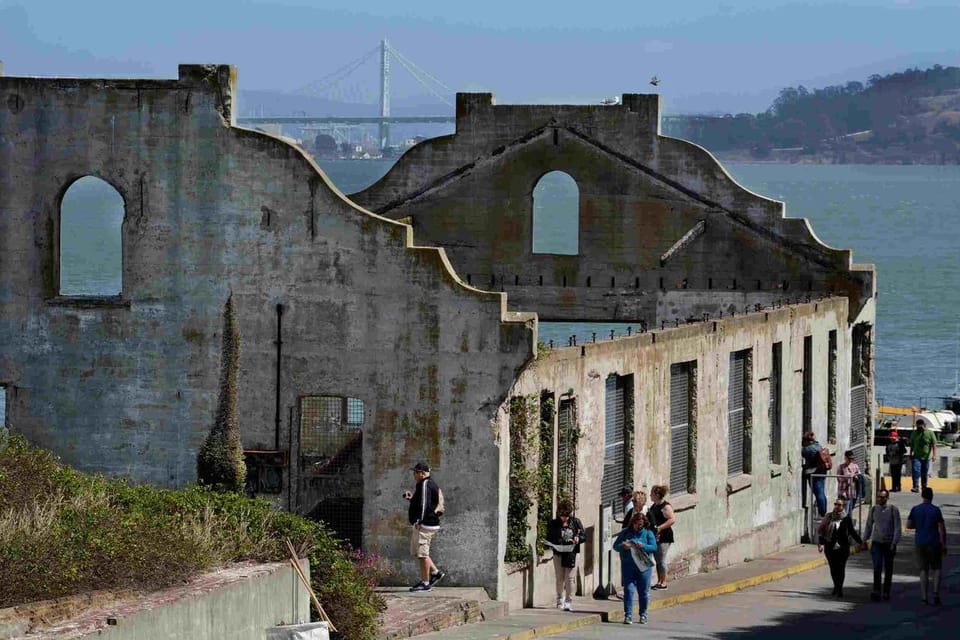 San Francisco: Alcatraz Island & Chinatown Walking Tour - Chinatown at 1:00 PM: Dragon Gates and a guide who keeps you pointed the right way