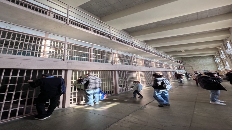 San Francisco: Alcatraz, Muir Woods and Sausalito Day Tour - Key things that make this day tour work