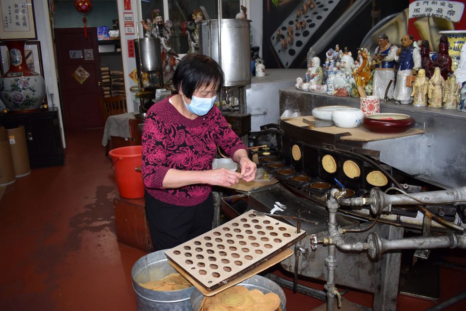 San Francisco: Chinatown Food and History Walking Tour - Delicious Dim Sum: homemade bites that keep the tour moving