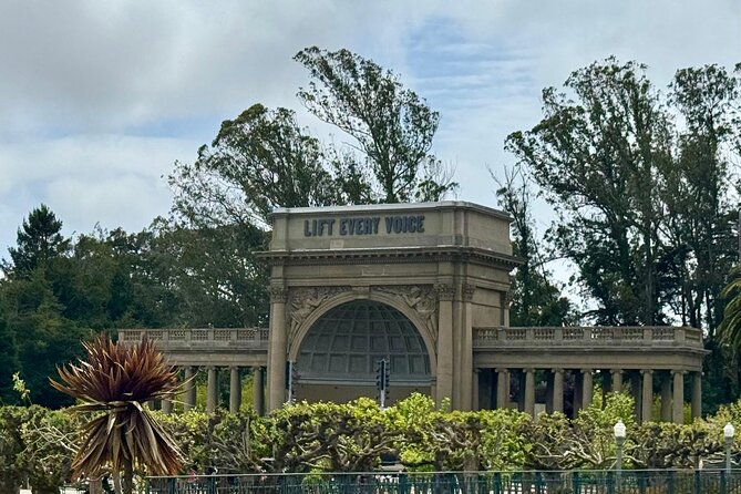 San Francisco Private City Tour in New EV Volkswagen Van - Presidio Park and the French-Gifted Art Gallery stop