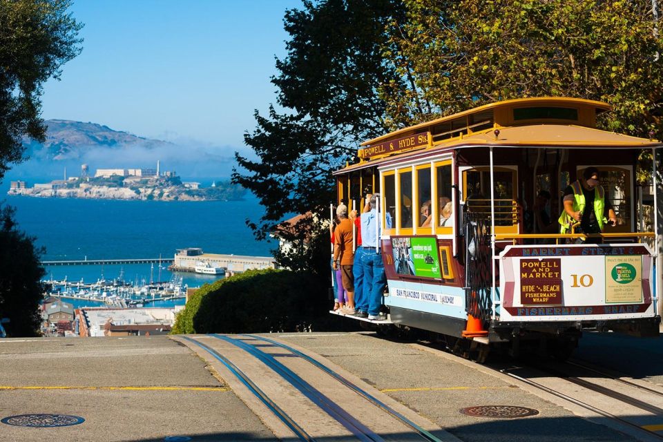San Francisco: Private Highlights Tour by SUV - Lombard Street: the classic winding-curve photo moment
