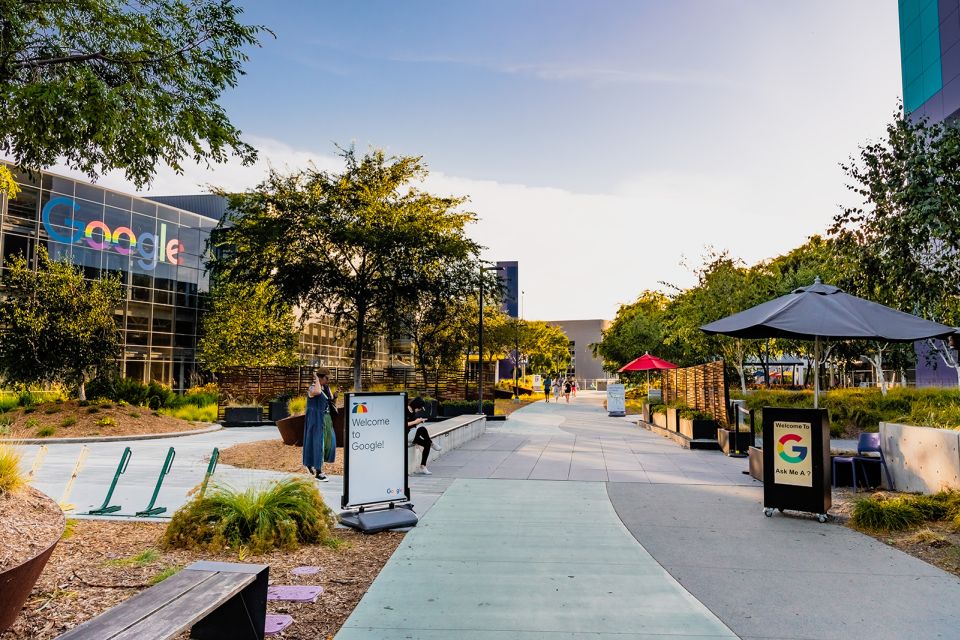San Francisco: Silicon Valley Private Tour with Hotel Pickup - Googleplex: behind-the-scenes perspective at a tech machine