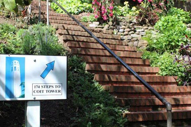 San Francisco Urban Hike: Coit Tower, Lombard Street and North Beach - North Beach: alley atmosphere plus pop-culture landmarks