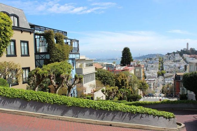 San Francisco Urban Hike: Coit Tower, Lombard Street and North Beach - Coit Tower: art deco views that make the climb feel worth it