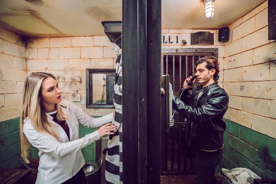 The Escape Game: Epic 60-Minute Adventures in San Francisco - Inside the rooms: clues, unlimited hints, and team roles