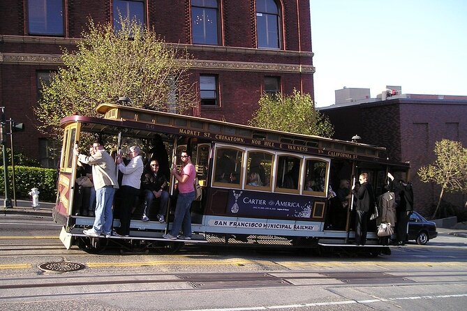 Track and Talk, San Francisco Cable Car Tour with Audio Guide - Stop 1: Powell and Market turnaround photo sprint (about 5 minutes)