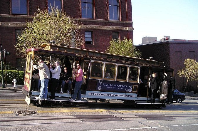 Track and Talk, San Francisco Cable Car Tour with Audio Guide - Stop 7: North Beach Italian Quarter snacks in 15 minutes